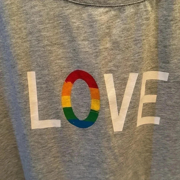 1x Pride Shirt - Picture 3 of 4